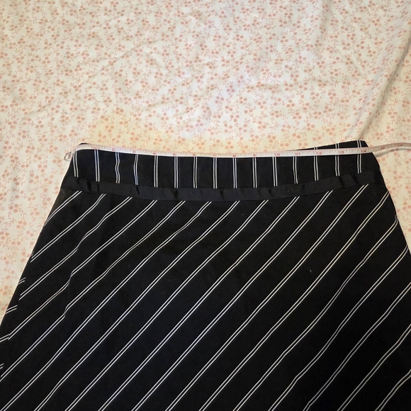 Vintage y2k No Boundaries black and white striped skirt size small - Picture 4 of 5